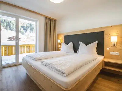 Schlafzimmer mit Doppelbett