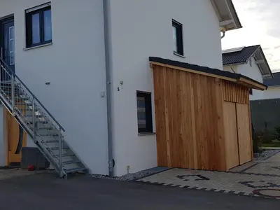 Schuppen und Treppenaufgang