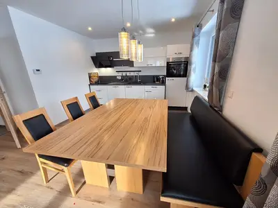 Esszimmer und Küche