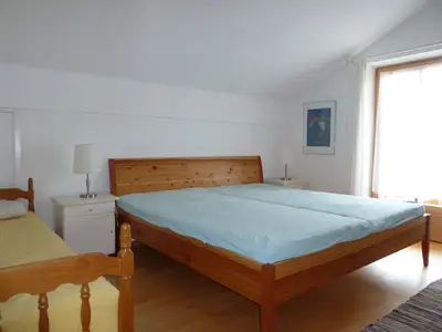 Schlafzimmer 1