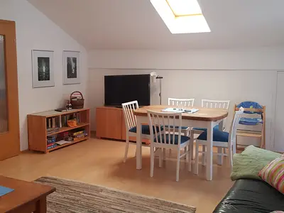 Wohnzimmer mit Essbereich