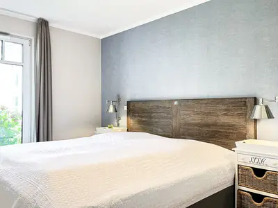 Schlafzimmer mit Doppelbett