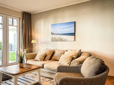 Wohnbereich mit Blick zum Fenster