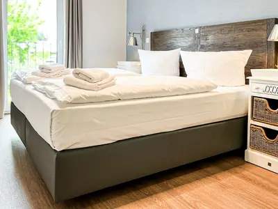 Schlafzimmer mit Doppelbett