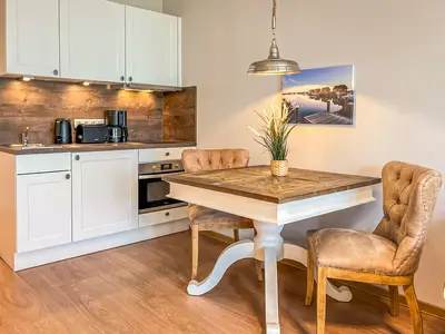 Küchenzeile mit Essbereich