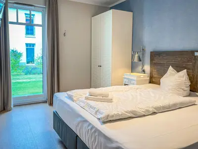 Schlafzimmer mit Kleiderschrank