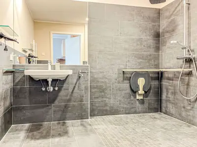 Badezimmer mit Waschbecken