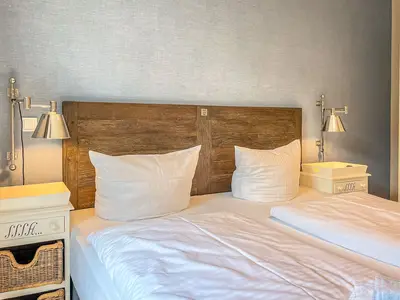 Schlafzimmer mit Beleuchtung