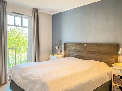 Schlafzimmer mit Doppelbett