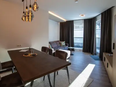 Top2 Wohn- Essraum mit großer Couch