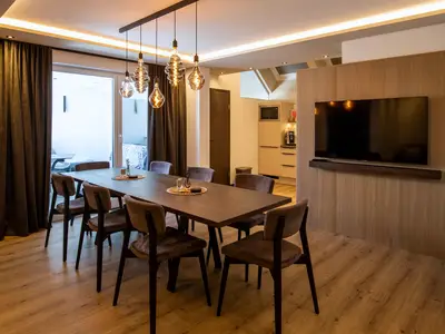 Top3 Wohn- Essbereich mit Blick zur Küche