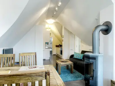 Blick von der Essecke in den Wohnbereich