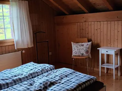 Schlafzimmer 1 mit Doppelbett (160x200)