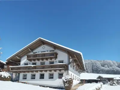 Außenseite Ferienhaus [Winter]