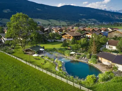 Landhaus-Huber-Garten-mit-Schwimmteich