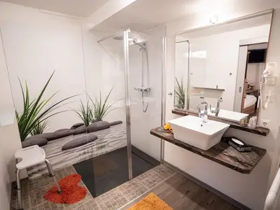 Badezimmer im Gasthof Klug mit Dusche