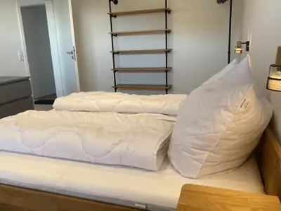 Schlafzimmer mit Doppelbett