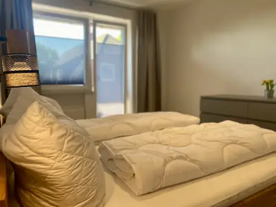 Schlafzimmer mit Doppelbett