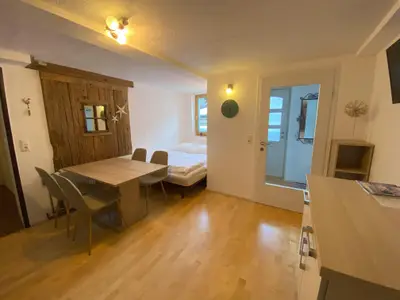 Wohnküche mit Eingangsbereich