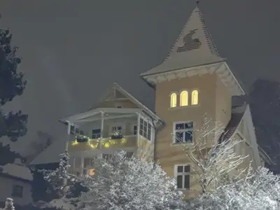 Außenseite Ferienhaus [Winter]