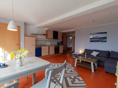 Wohn-/Essbereich und Küchenzeile