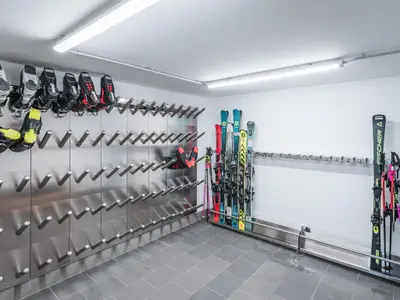 Beheizter Ski- & Trockenraum.