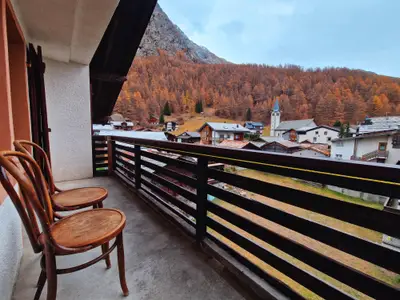 Südbalkon mit schöner Aussicht über Saas Almagell