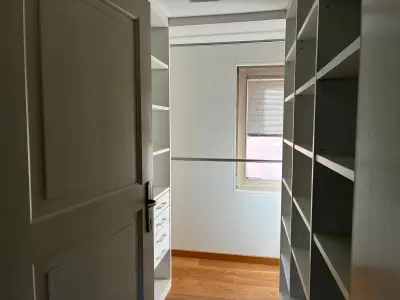 KOSIS Townhouse begehbarer Kleiderschrank