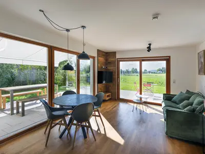 Wohnzimmer mit Essbereich