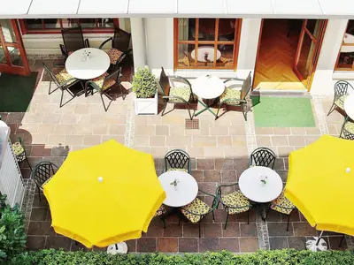 Innenhof-Terrasse im Hotel Gollner