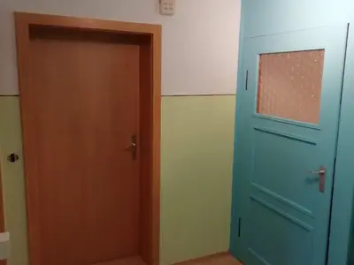 Flur: jedes Zimmer ist verschließbar