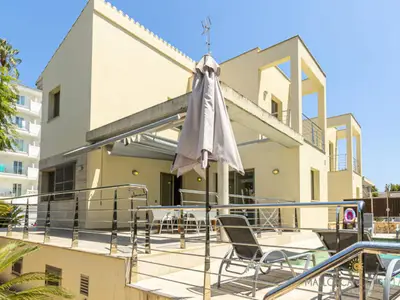 Ferienwohnung für 7 Personen (180 m²) in Playa De Muro 1/10