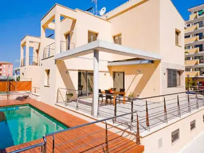 Ferienwohnung für 7 Personen (180 m²) in Playa De Muro 1/10