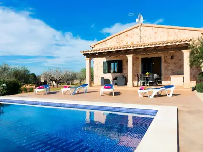 Ferienwohnung für 5 Personen (120 m²) in Llubí 1/10