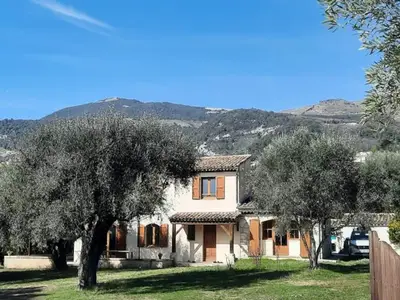 Ferienwohnung für 9 Personen (130 m²) in Tourrettes-sur-Loup 1/10