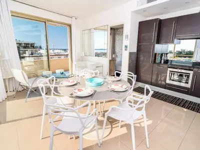 Ferienwohnung für 7 Personen (73 m²) in Cannes 1/10