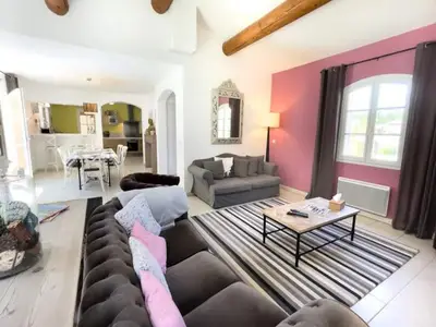 Ferienwohnung für 9 Personen (164 m²) in Charleval 2/10