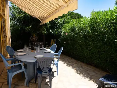 Ferienwohnung für 9 Personen (88 m²) in La Tamarissière 1/10