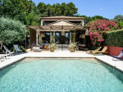 Ferienwohnung für 13 Personen (380 m²) in Mérindol 1/10