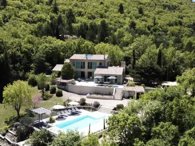 Ferienwohnung für 11 Personen (260 m²) in Auribeau 1/10