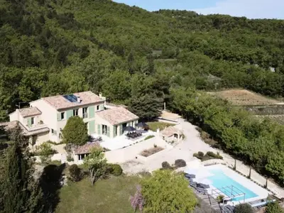 Ferienwohnung für 11 Personen (260 m²) in Auribeau 2/10