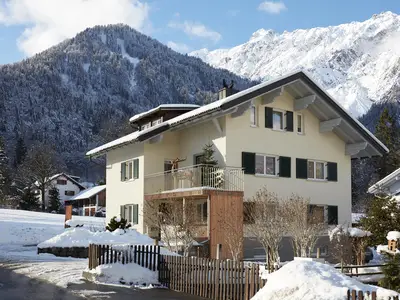 Haus Topa im Winter