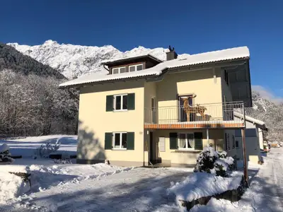 Haus Topa im Winter