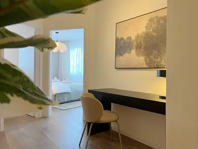 Schreibtisch im Flur