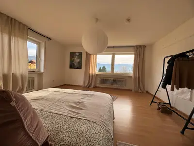 Großes Schlafzimmer