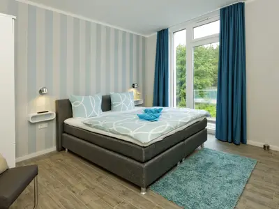 Schlafzimmer mit Doppelbett