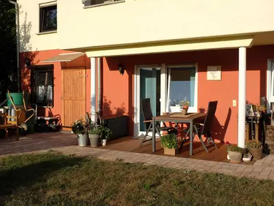 Im Paradies-Hausansicht und Terrasse