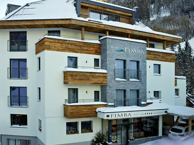 Hotelansicht mit Gondel