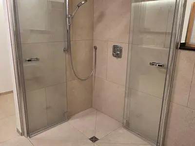 Wohlfühlbad mit großer Dusche