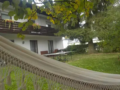 Obstgarten mit Hänge